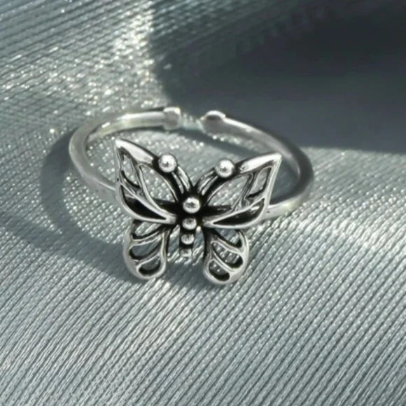 Butterfly Ring Silver Colored Adjustable Sizing OSFA - Picture 1 of 5